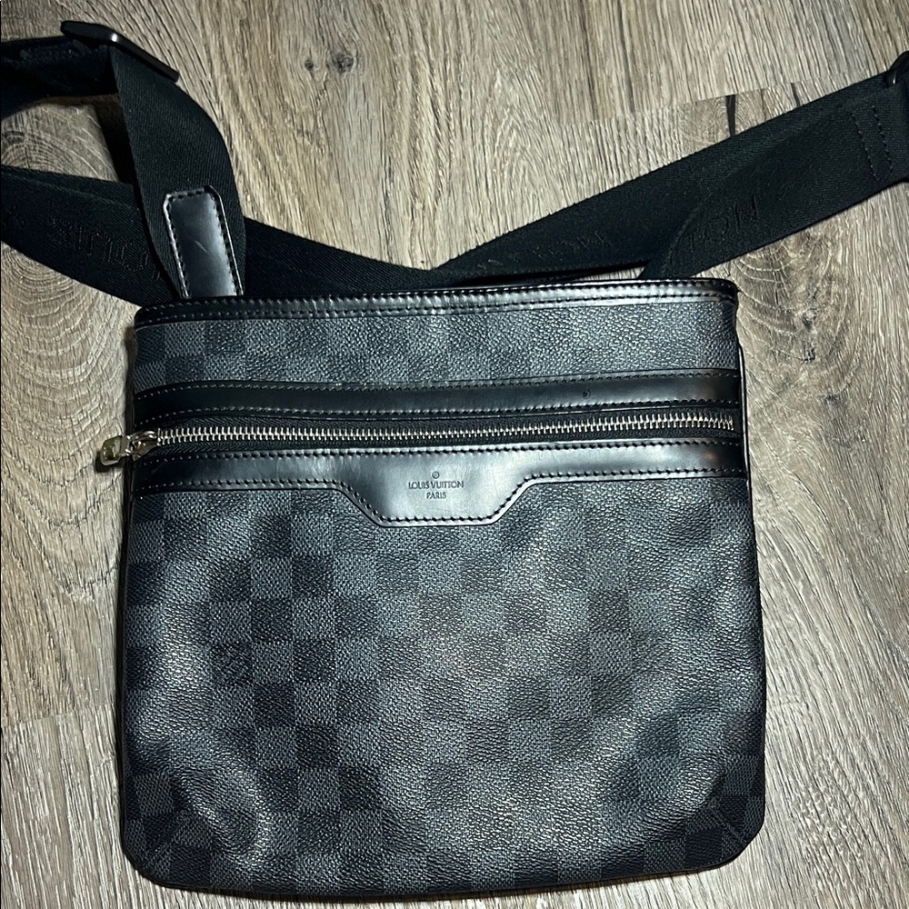 Louis Vuitton Thomas Shoulder Bag Damier Graphite